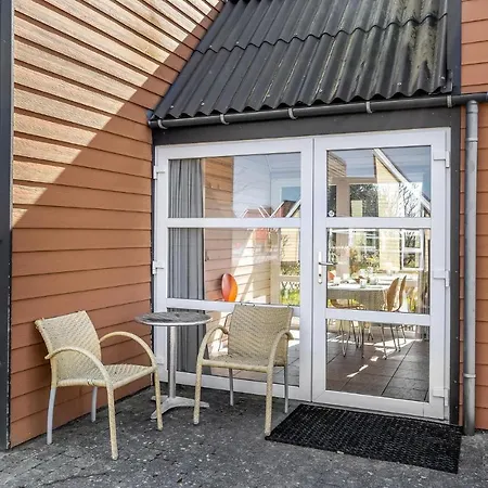 2 Bedroom Stunning In *