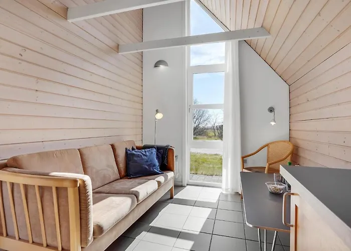 2 Bedroom Stunning In Dom wakacyjny Hadsund