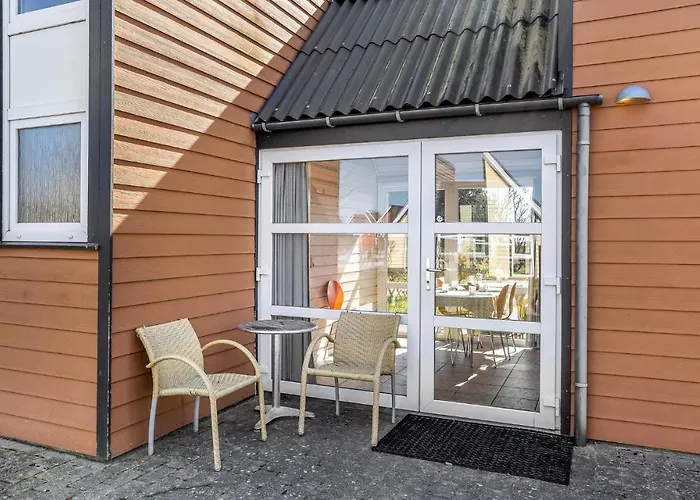 2 Bedroom Stunning In *